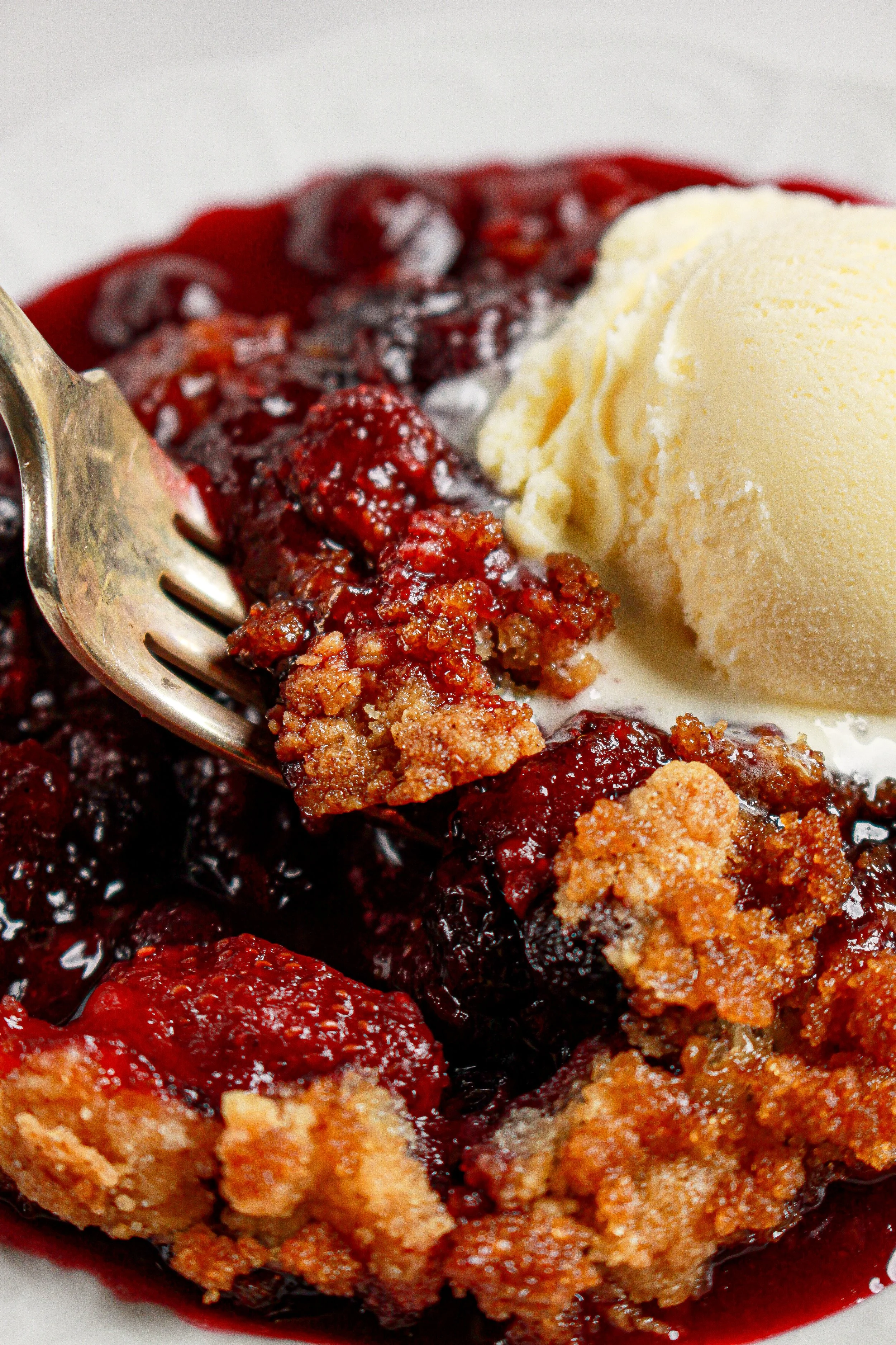 Berry delicious cobbler